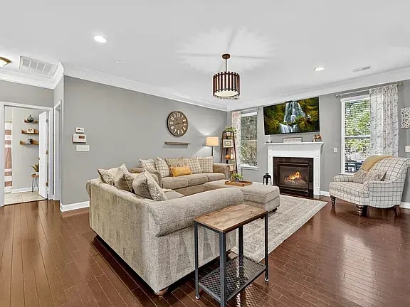 Building Photo - 5004 El Molino Dr