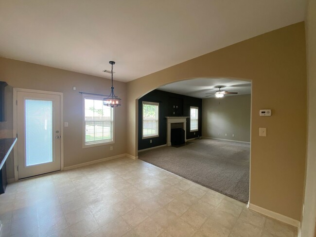 Building Photo - 118 Broomsedge Ln