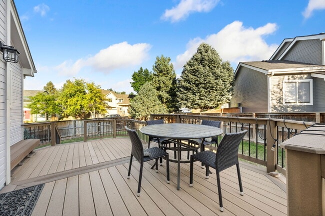 Building Photo - "Charming 3-Bedroom Home with 2.5 Baths in Picturesque Highlands Ranch – Spacious 2005 Sq. Ft. Gem!"