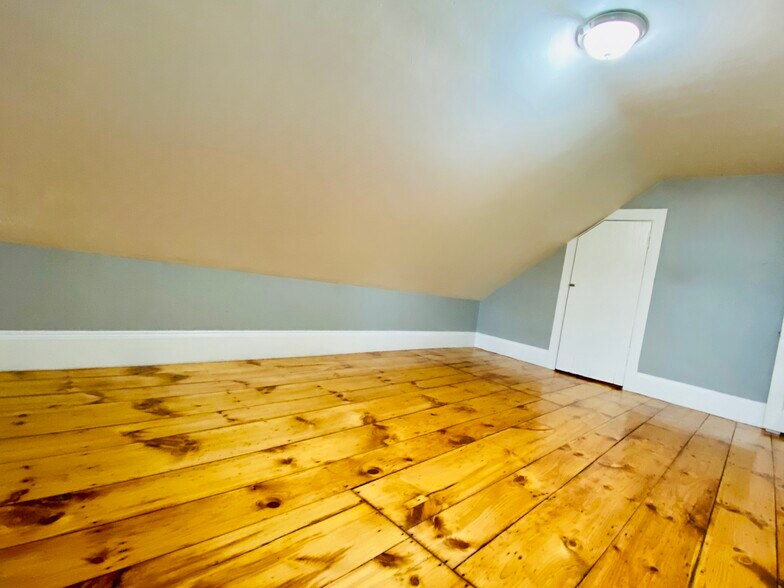 Building Photo - 18 Montvale Ave