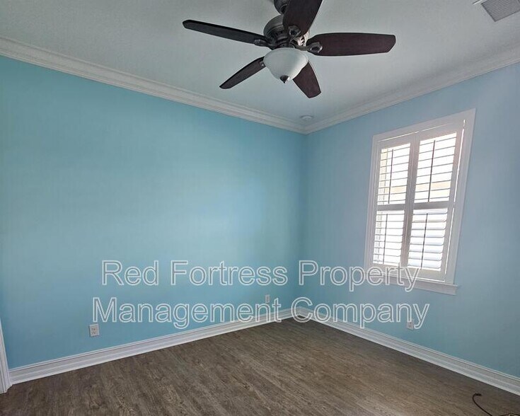 Building Photo - 13105 Silver Thorn Loop