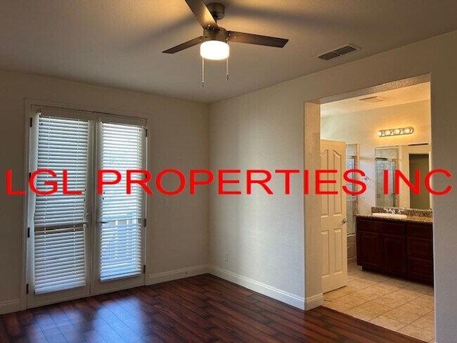 Building Photo - 2826 Maybrook Dr