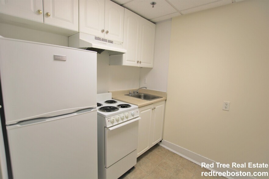 Building Photo - 62 Boylston St