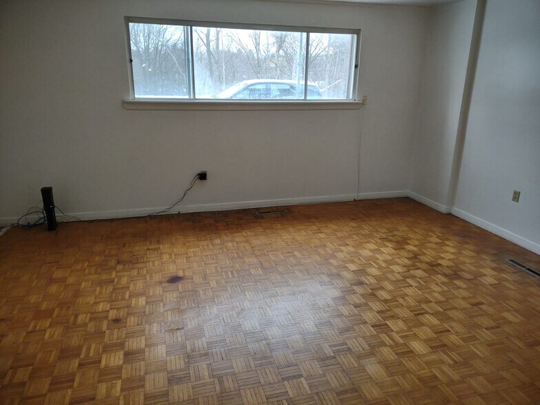 Living Room - 225 East Ave