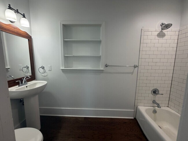 Building Photo - 1108 Boulevard