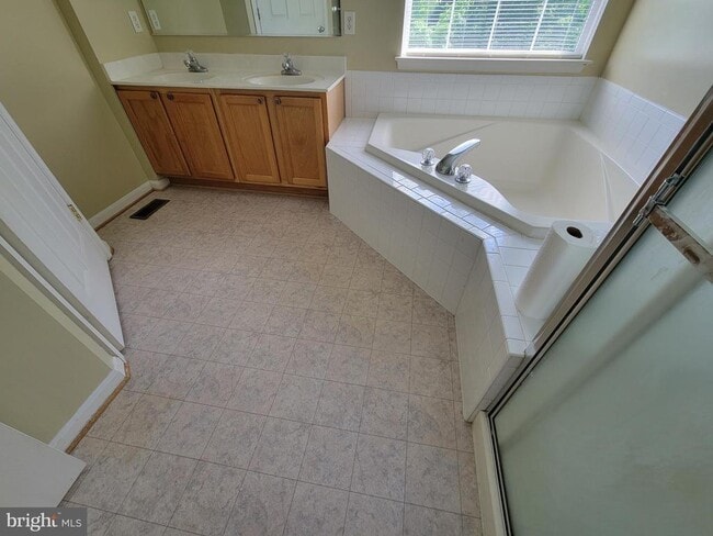 Building Photo - 2508 Black Oak Way