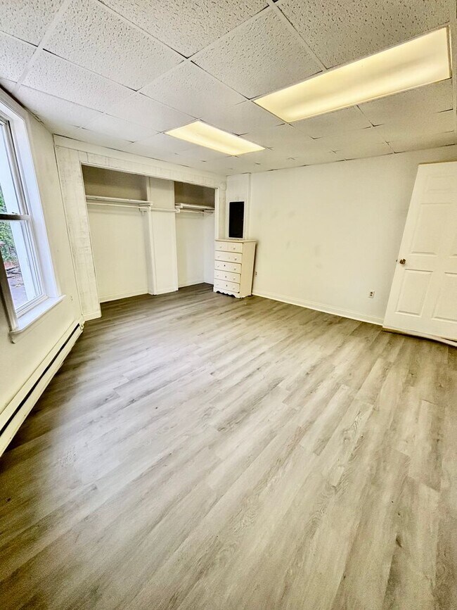 Building Photo - For Rent: Downtown 1 Bedroom Apartment – $850/month