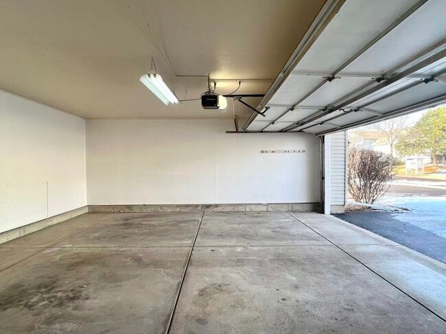 Building Photo - 3356 Ravinia Cir