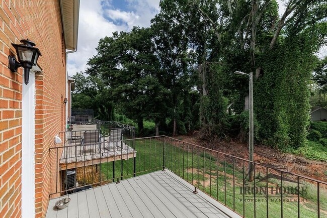 Building Photo - 2165 S Milledge Ave