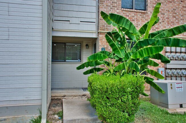 Building Photo - 2500 Burleson Rd