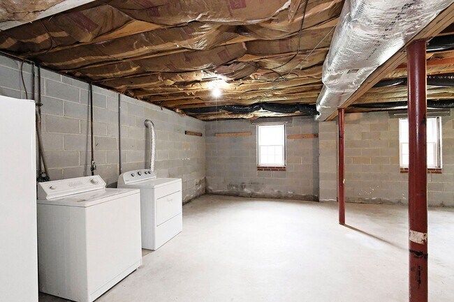 Building Photo - 930 Claudius Ct