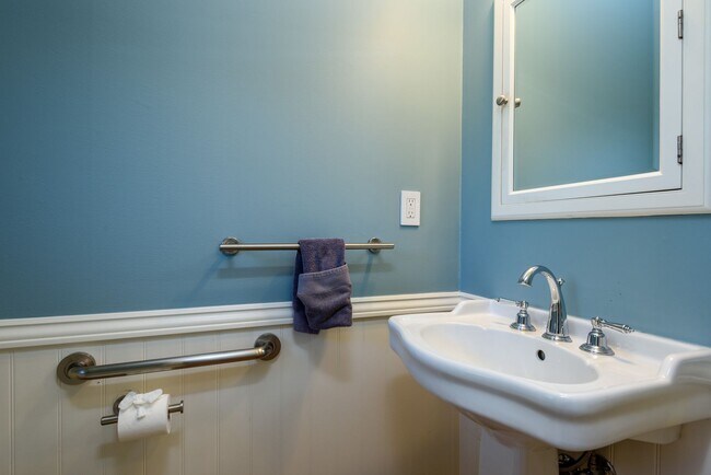 Building Photo - Custom Remodeled Ranch Home in Park-like S...