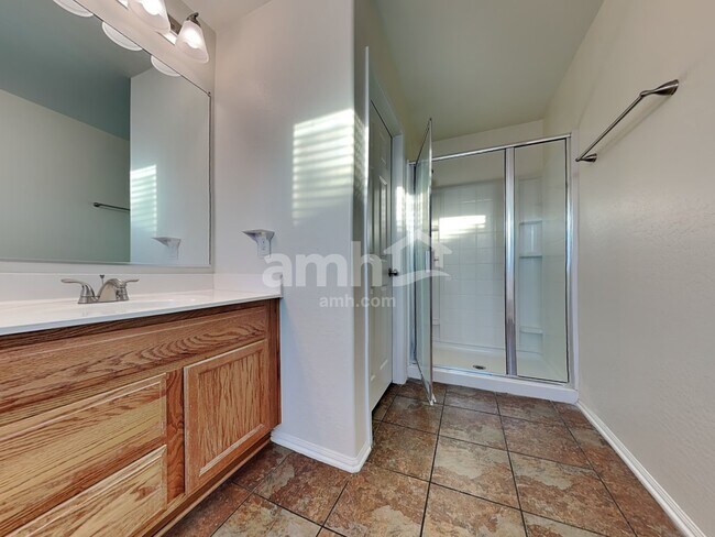 Building Photo - 1033 S Deerfield Ln