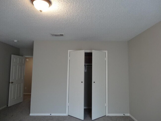 Building Photo - 15521 Weldon Dr