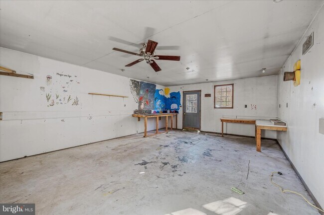 Building Photo - 438 Gloyd Ln