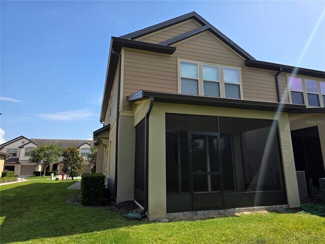 Building Photo - 1069 Pavia Dr