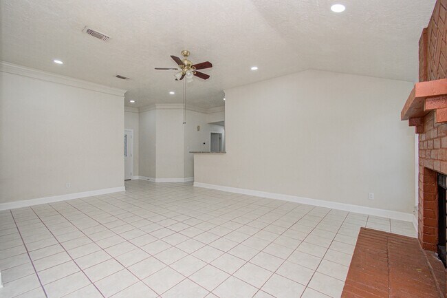 Building Photo - 16963 Nevisway St