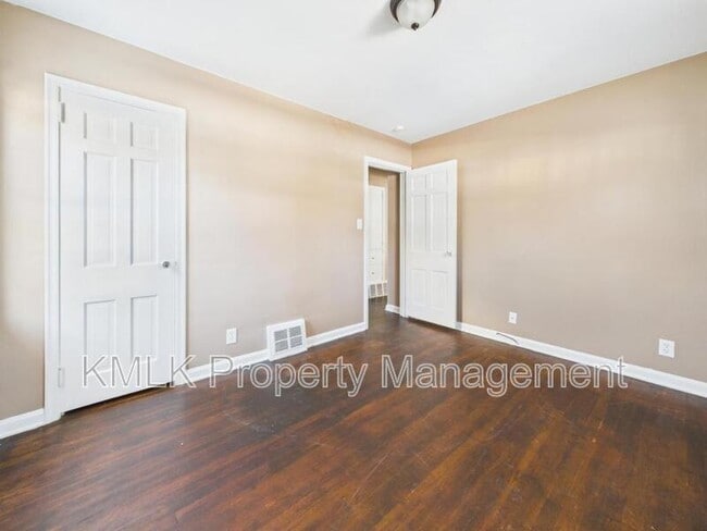 Building Photo - 871 Kennebec Ave