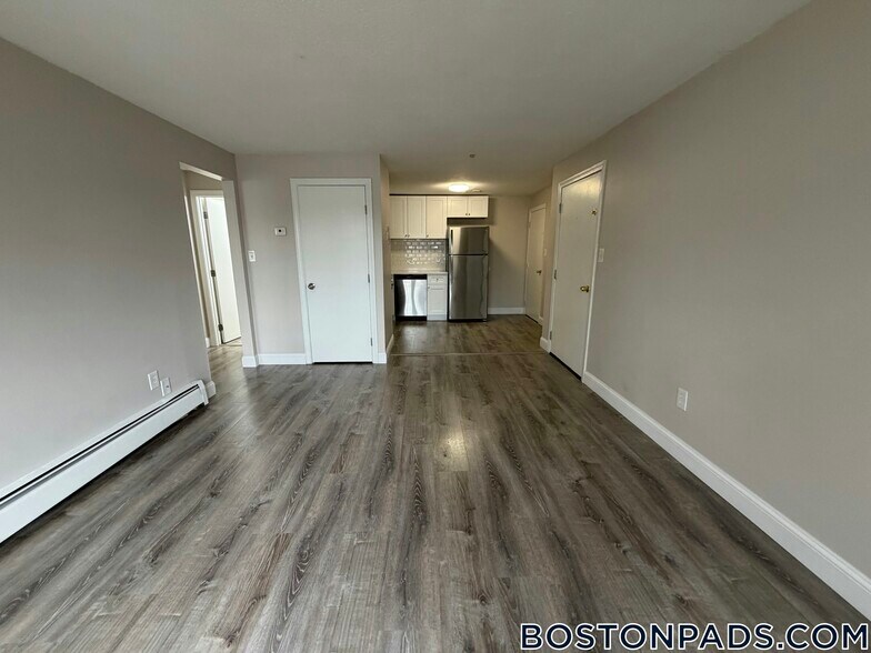 Building Photo - 71 Bernier St