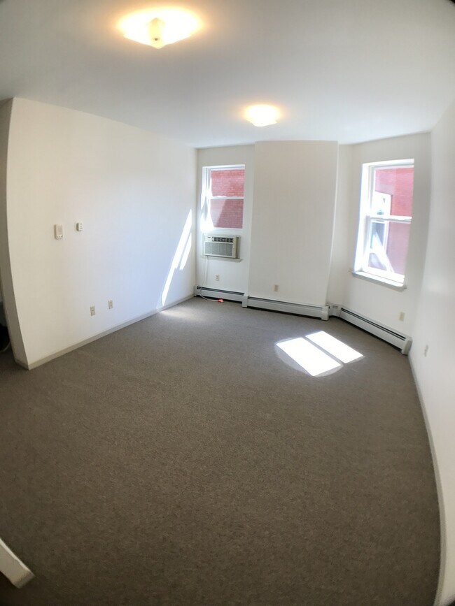 Building Photo - 686-688 Broad St / Jess Properties LLC