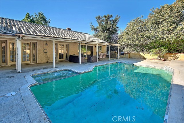 Building Photo - 23862 Country View Dr