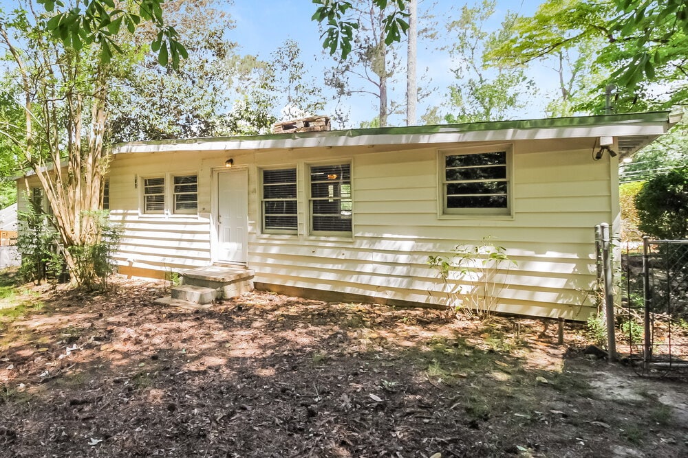 Building Photo - 379 Hilltop Circle Extension SW