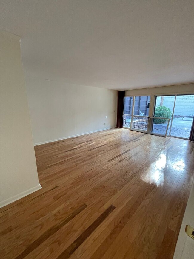 Building Photo - Mid-Century Modern Oasis on 5+ Acres – Pri...