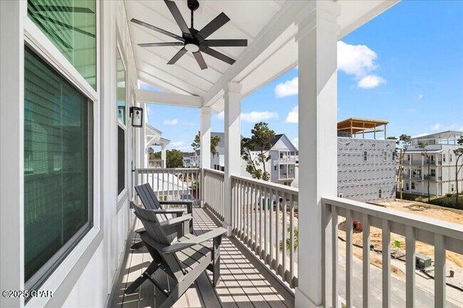 Building Photo - 15 E Queen Palm Dr