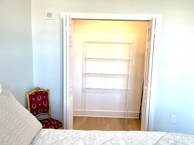 Building Photo - 616 Clearwater Park Rd