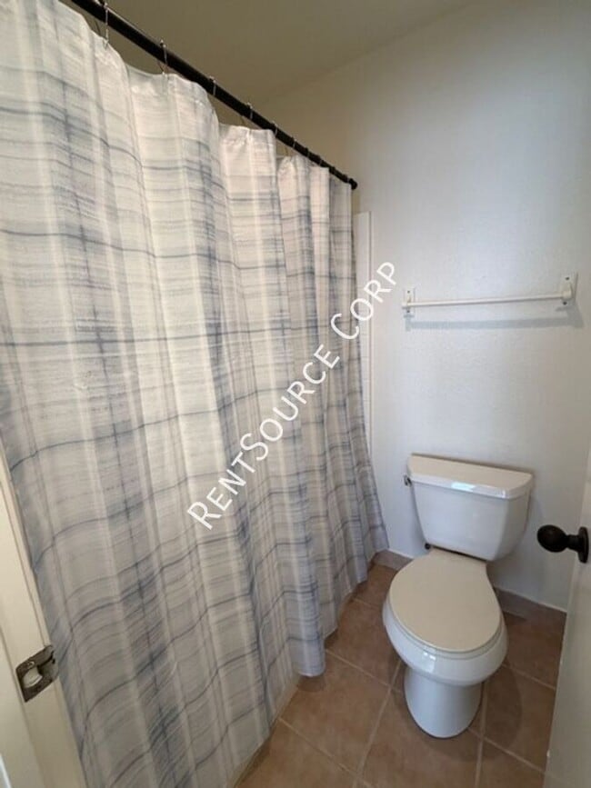 Building Photo - 2554 Olive Dr