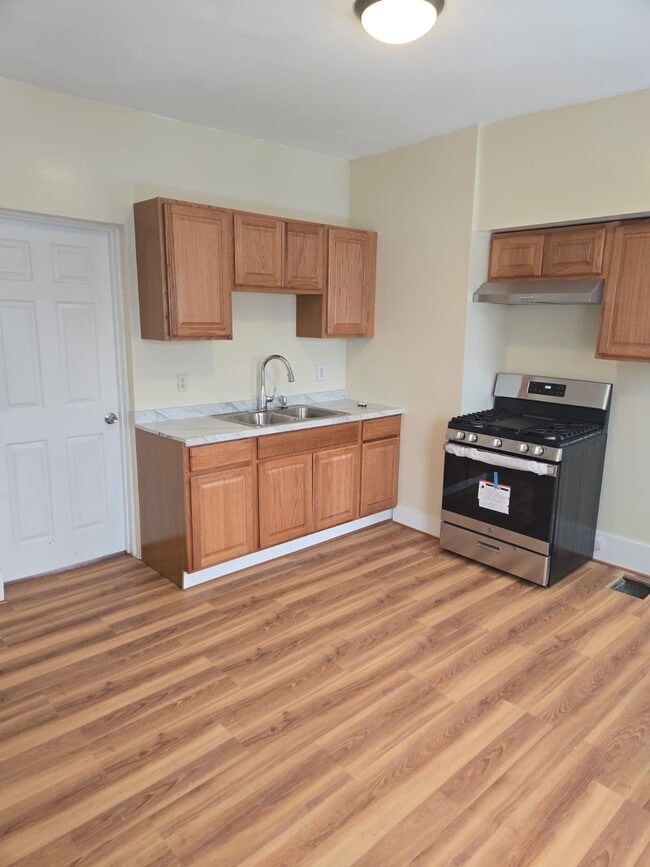 Building Photo - 705-09 South Ave