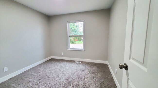 Building Photo - $1850 - 3BR/1BA Recently Updated House in ...