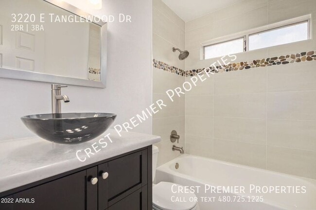 Building Photo - 3220 E Tanglewood Dr