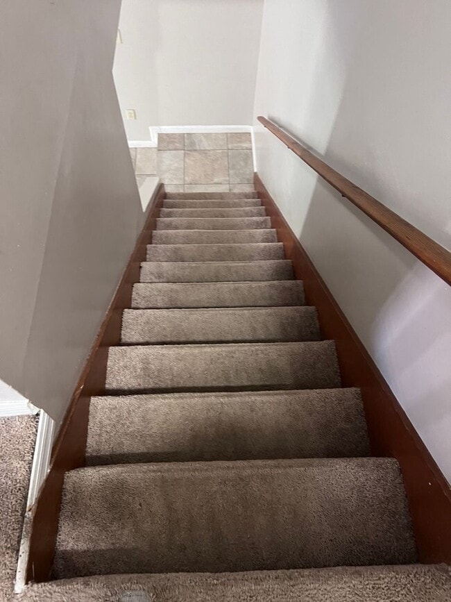 Building Photo - 2 Story Condo. Lovely 2 bed/1.5 bath condo