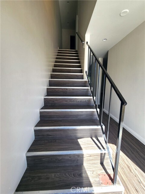 Building Photo - 120 S Francisca Ave