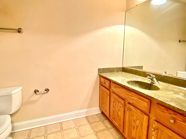 Building Photo - 3/2 End Unit Condo in Fletcher with Pool A...