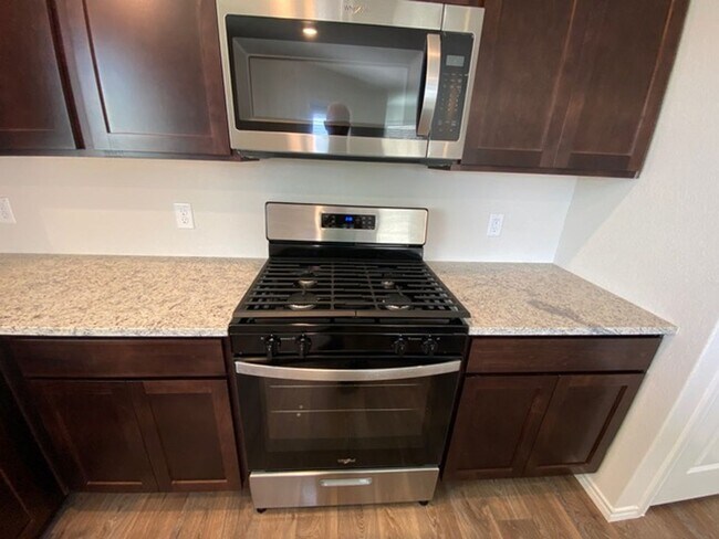 Building Photo - NEWER ONE STORY | 3 BEDROOM | 2 BATH | WHI...