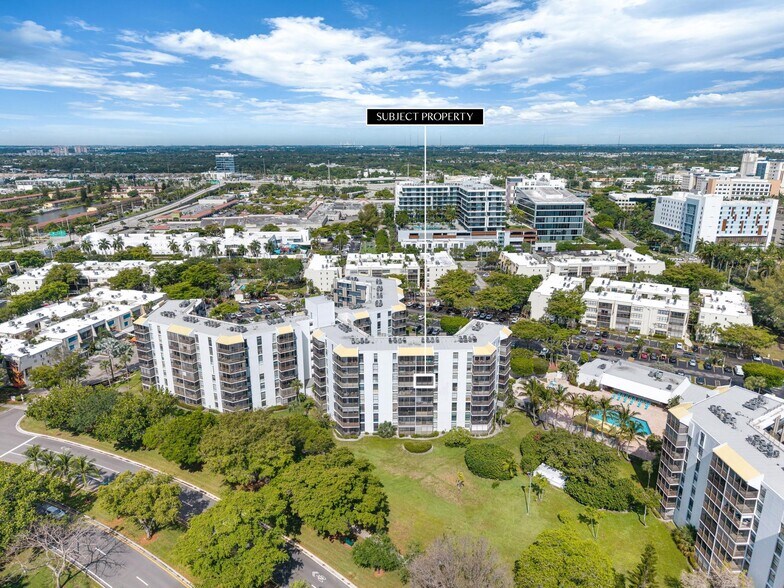 Building Photo - 20400 W Country Club Dr