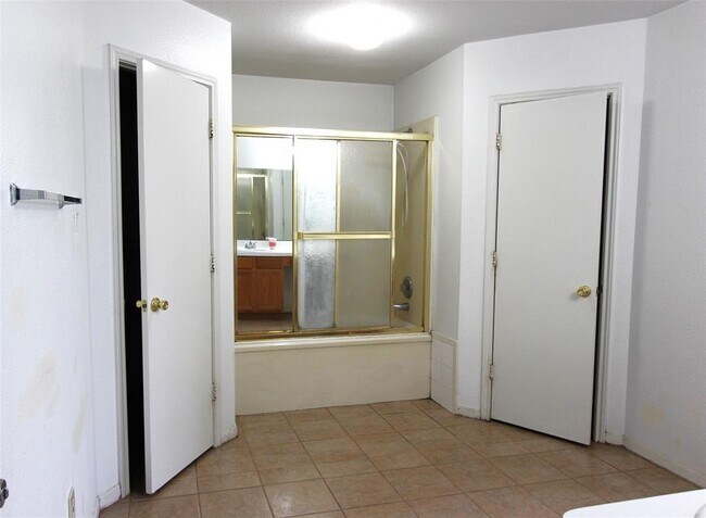 Building Photo - 11022 Bradford Way Dr