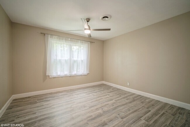 Building Photo - 685 Anthony Trail