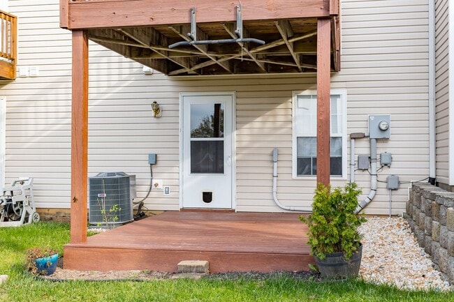 Building Photo - Spacious 3-Bedroom Townhome with Garage in a Prime Harrisonburg Location!