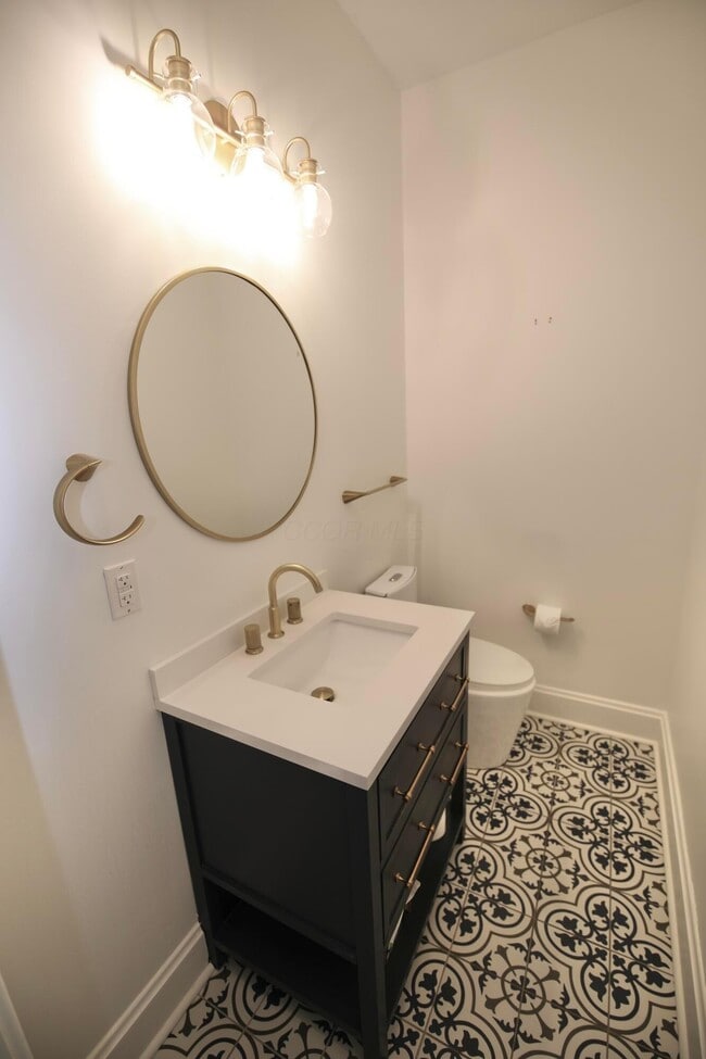 Building Photo - 310 E Beck St