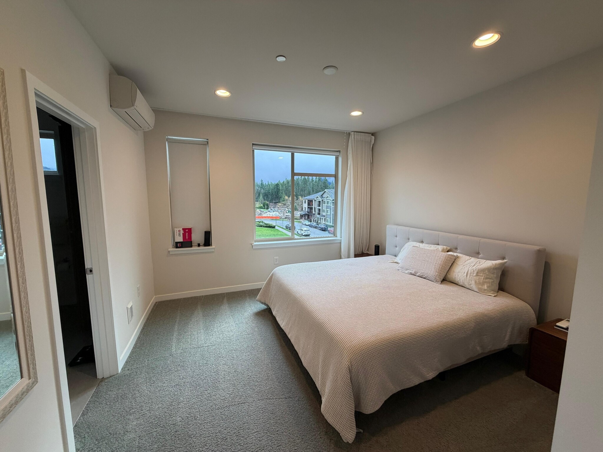 Building Photo - 540 NE Daisy Walk