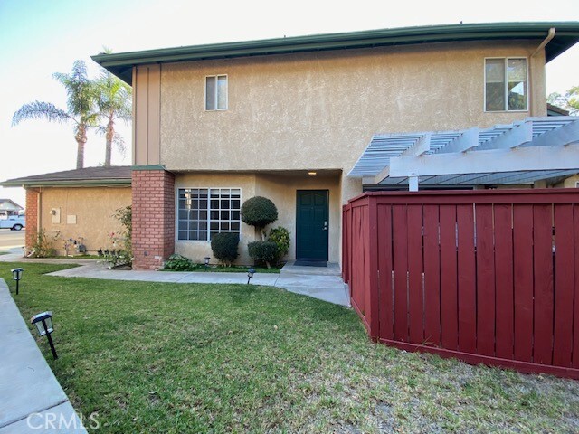 Building Photo - 19041 Wildwood Cir