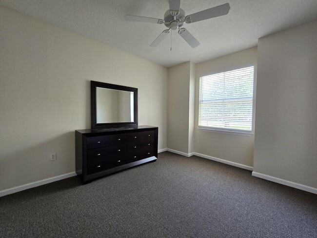 Building Photo - 2050 Alta Meadows Ln