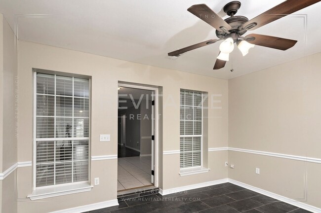 Building Photo - Gorgeous 3 Bed 2 Bath Brick Cottage on Corner Lot