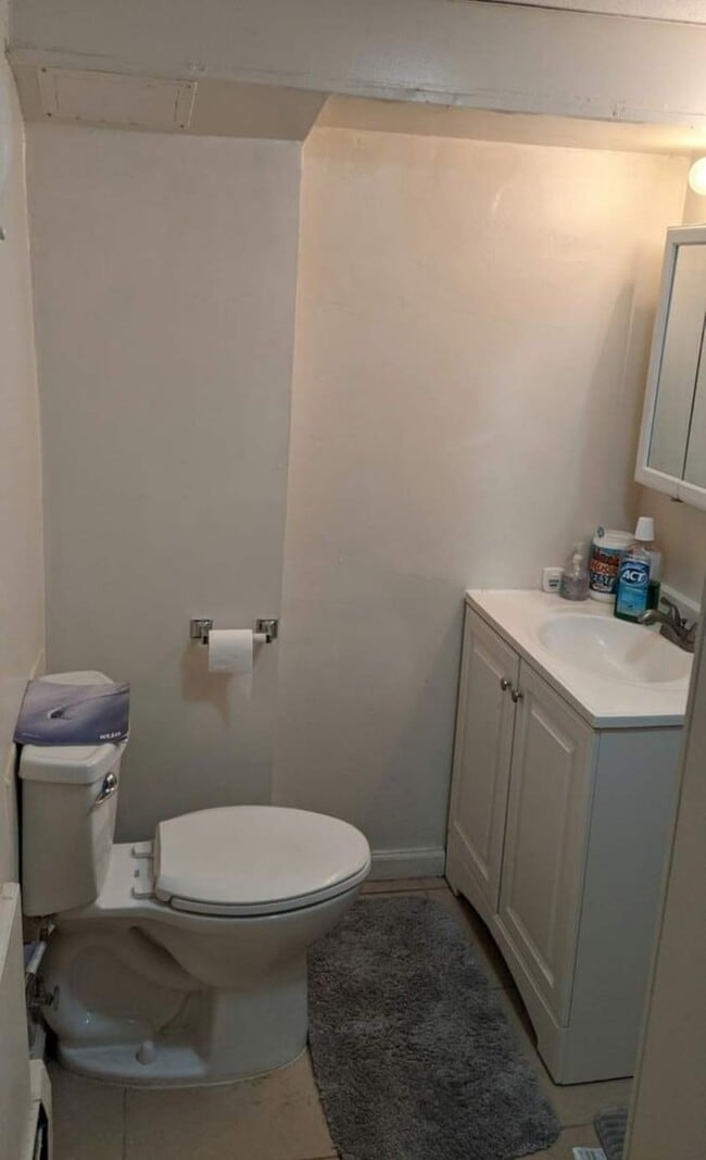 Building Photo - Garden-Level 1 Bed in Downtown Golden – $1...