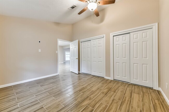 Building Photo - 605 Kings Ct