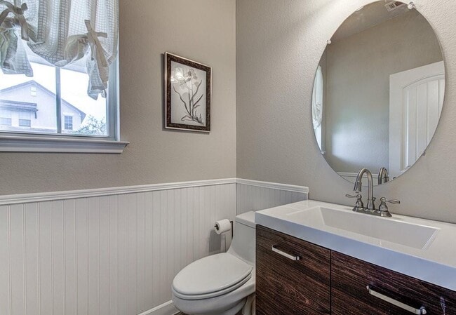 Building Photo - 159 Buckthorn Dr