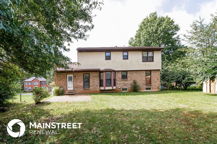 Building Photo - 8105 Thornwood Rd